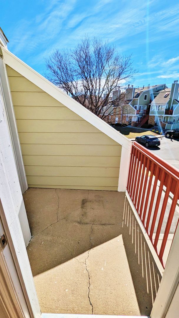 Foto del edificio - SO MUCH LIGHT! Beautifully Updated Smart Home 2Bd 2Bth 2nd Floor End Unit Condo in Aurora Schools