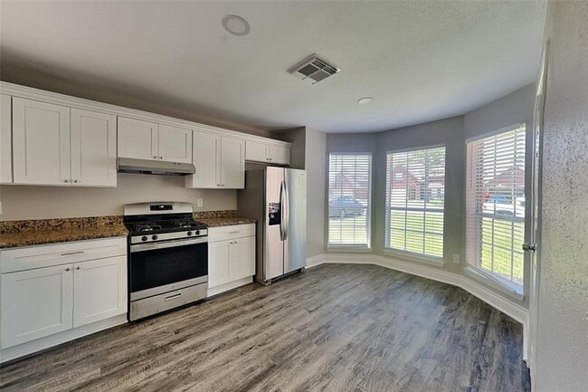 Building Photo - 5607 S Magazine Cir