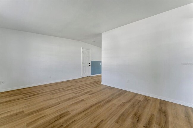 Foto del edificio - 11134 Harding Dr