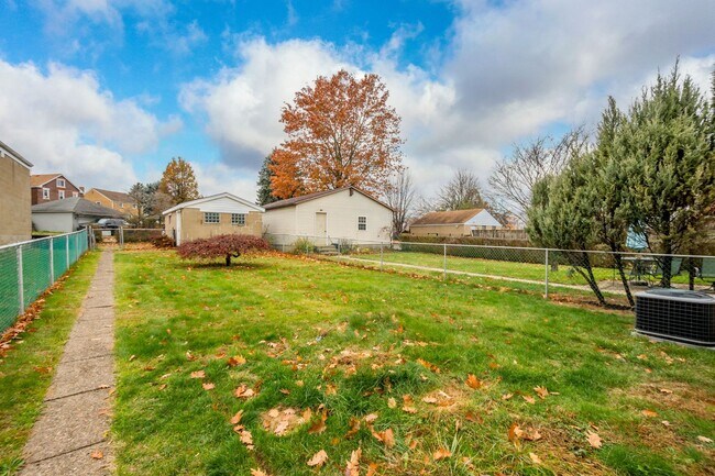 Foto del edificio - DON'T MISS THIS! BEAUTIFLLY RENOVATED 3 bedroom in Munhall!!