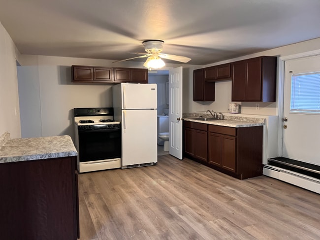 Foto del edificio - 92 Shaker Rd