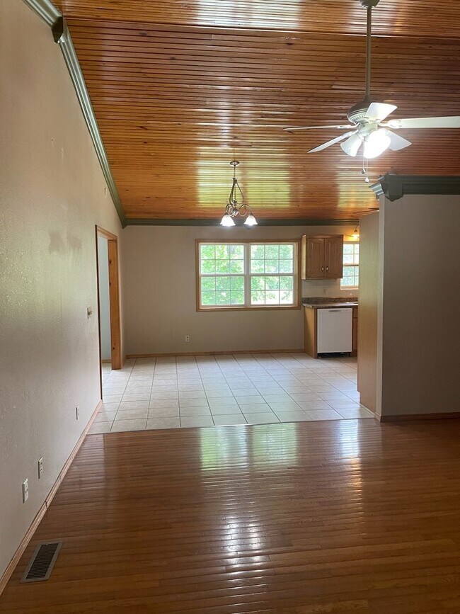 Foto del edificio - 11577 Tahoe Paradise Dr