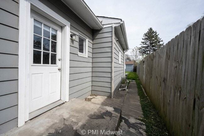 Photo - Charming 2 Bed Duplex in Indianapolis with Spacious Layout and Prime Location! Apartment