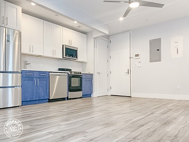 Foto del edificio - 3-61-61 St Nicholas Ave
