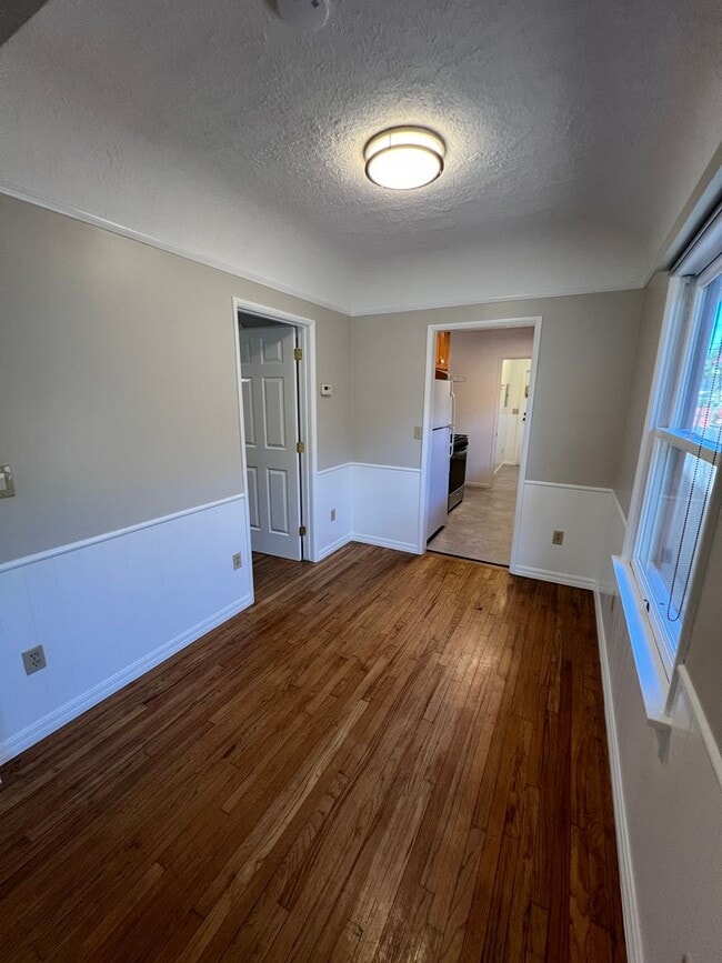 Building Photo - Lovely Home in Historic Escondido