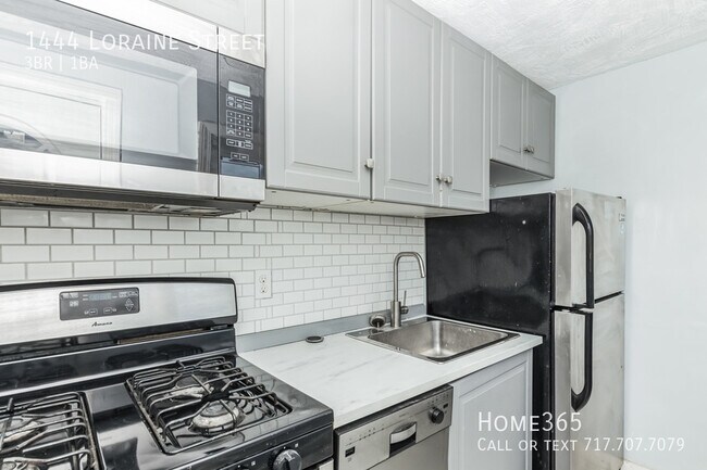 Building Photo - Cozy 3 bed 1 bath Single-Family Home Awaits