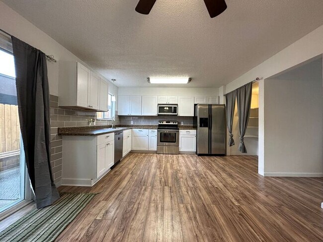 Foto del edificio - 1817 Quail St