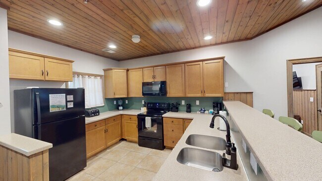 Foto del edificio - Spacious 4 Bedroom Fully Furnished Apartment in Pigeon Forge
