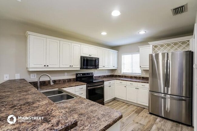 Building Photo - 1124 NE 32nd Ln, Cape Coral, FL 33909