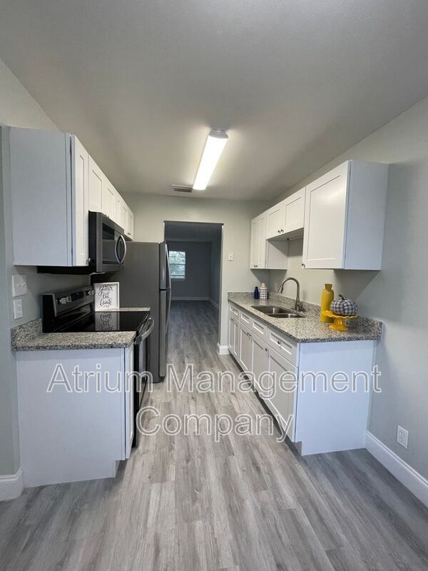 Foto principal - 4525 Barna Ave