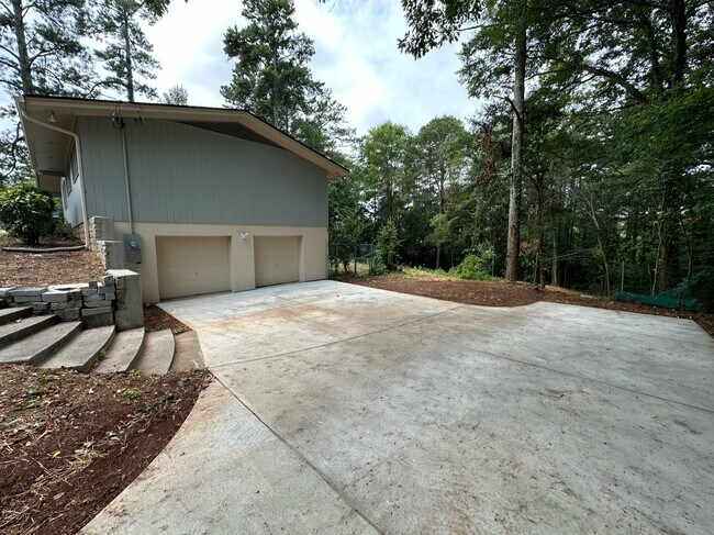 Building Photo - 101 Summit Dr