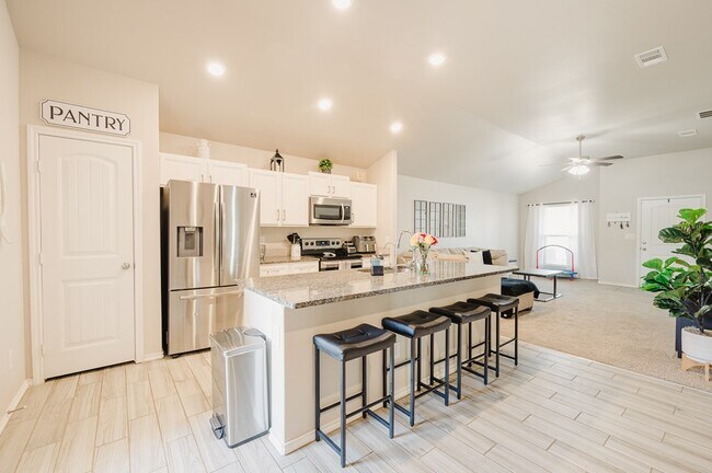 Foto del edificio - 9007 Antelope Ave