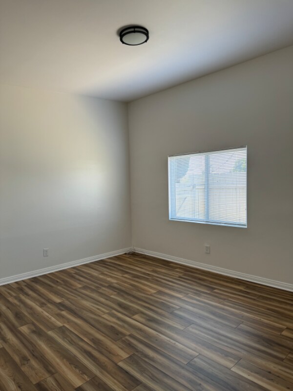 Building Photo - 7 E Naples St