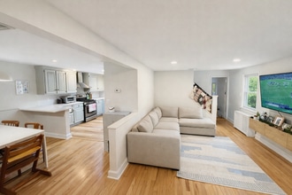 Building Photo - 23 Downing Pl