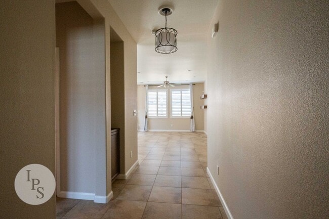 Building Photo - Copper Eastside Home, 2BR/2BA, CUSD, Gated...