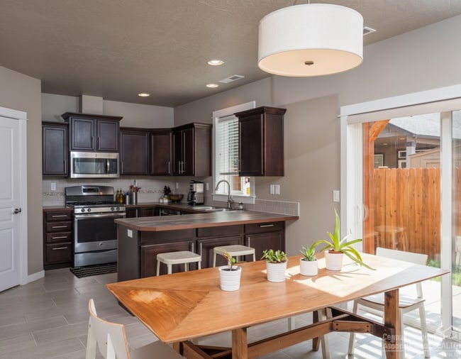 Building Photo - 1255 W Mckinney Butte Rd