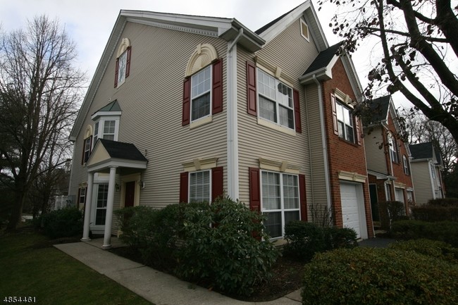 Building Photo - 44 Heritage Ct