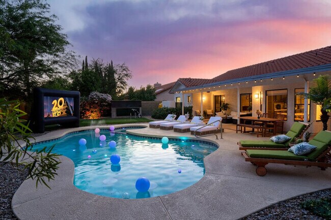 Building Photo - Sleeps 18 | Resort Style | Beautiful Retreat
