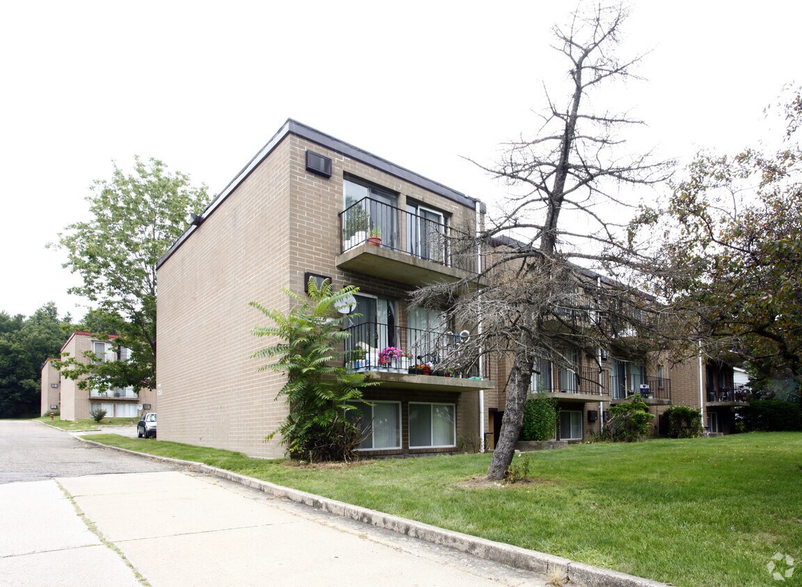 Primary Photo - Alexander Garden Apartments