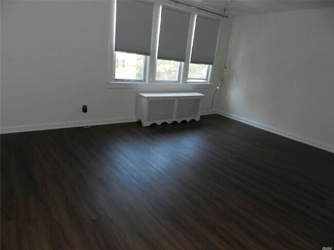 Foto del edificio - 239-10 Poplar St