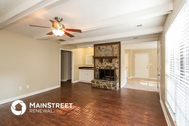 Building Photo - 8495 N Pond Dr