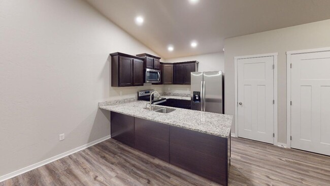 Foto del edificio - 3 bedroom 2 bathroom townhome in Box Elder