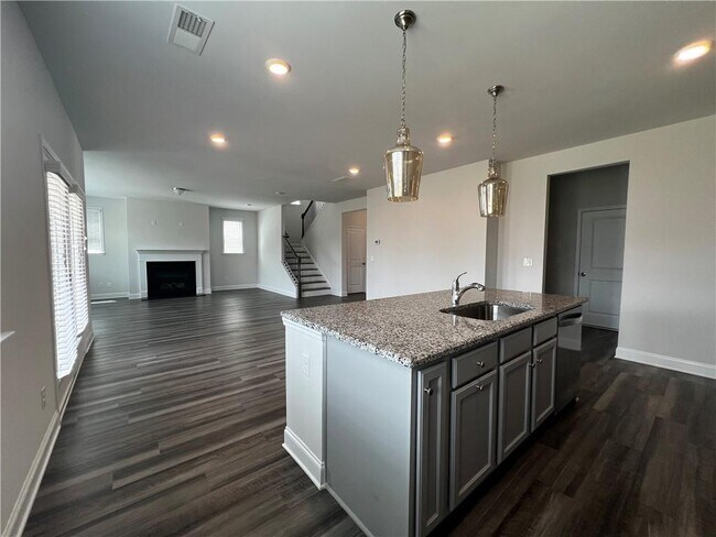 Foto del edificio - 3339 Fall Branch Ln