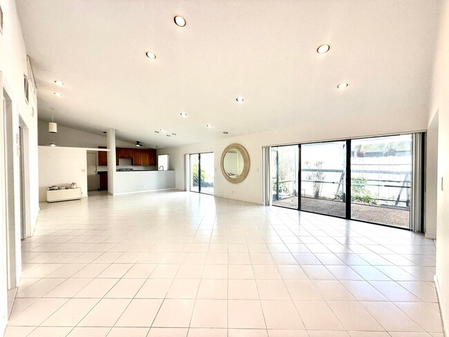 Building Photo - 5670 Piping Rock Dr