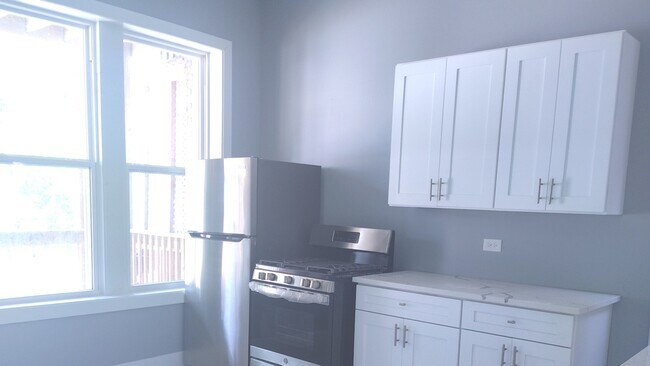 Foto del edificio - 1661 S Homan Ave