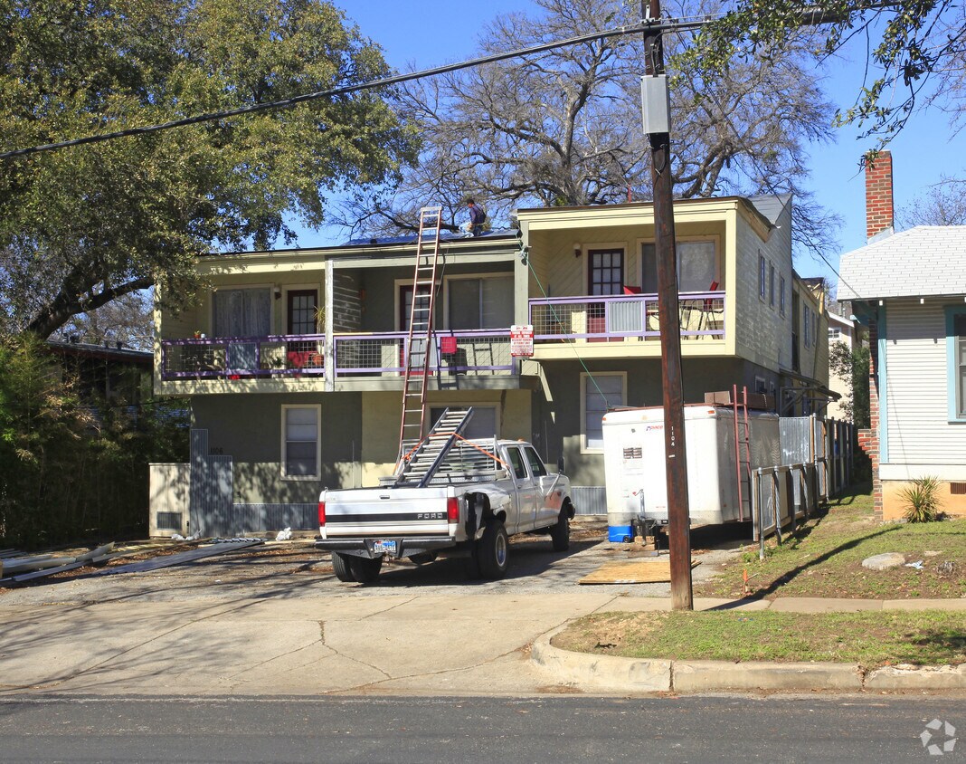Primary Photo - Mark Twain Apartments