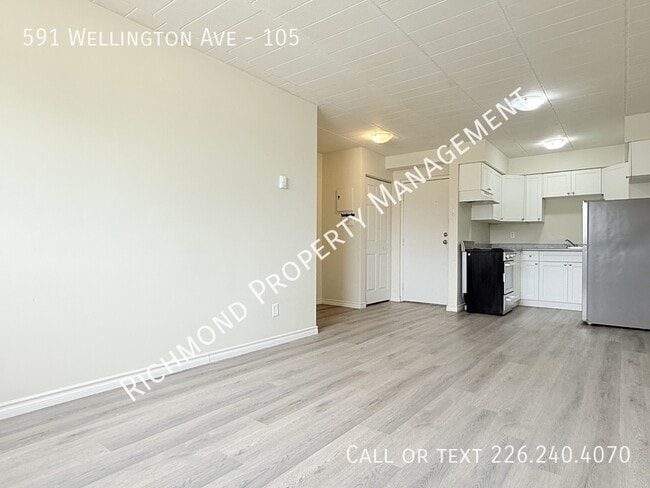 Building Photo - 591 Wellington Ave
