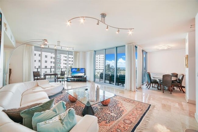 Building Photo - 3101 S Ocean Dr