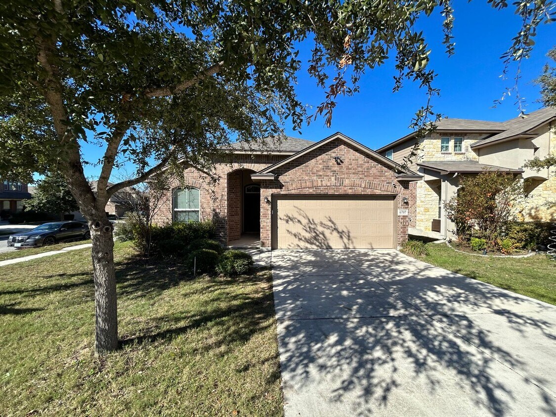Primary Photo - AVAILABLE NOW! 3 Bedroom / 2 Bath Corner L...