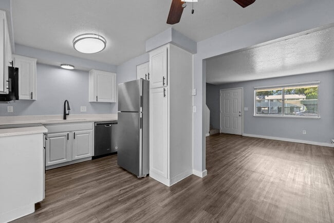 Building Photo - Sugar Pine