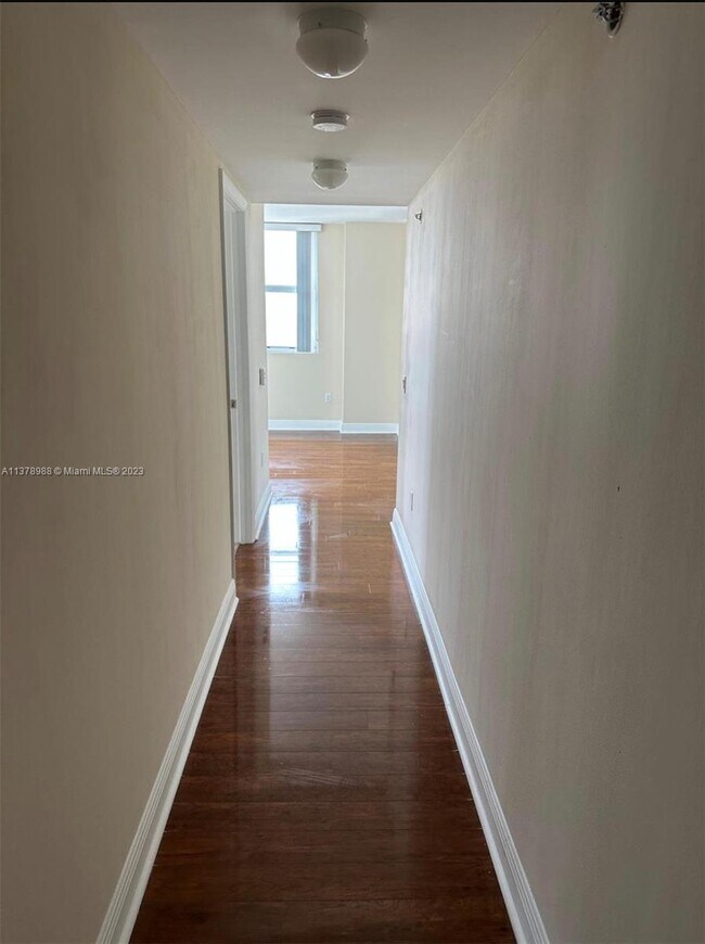 Building Photo - 2681 N Flamingo Rd