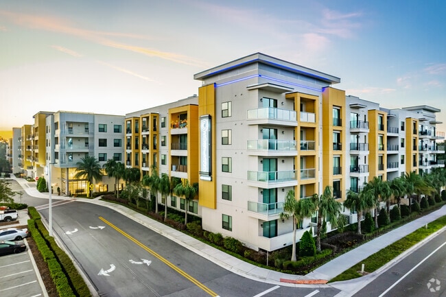Building Photo - Hadlow at SoDo