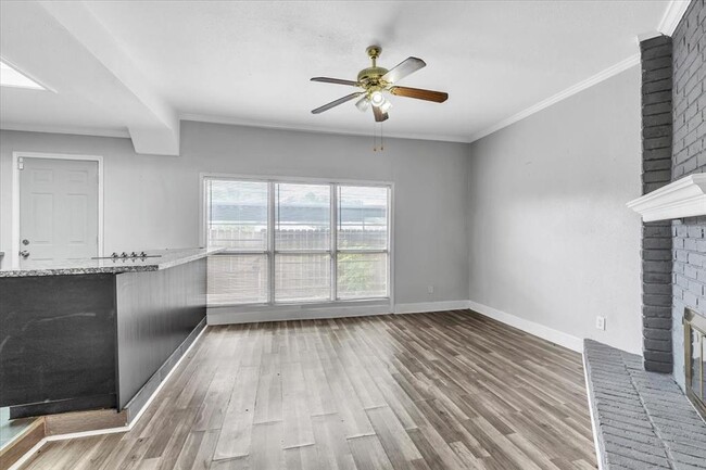 Building Photo - 7700 Creekbend Dr