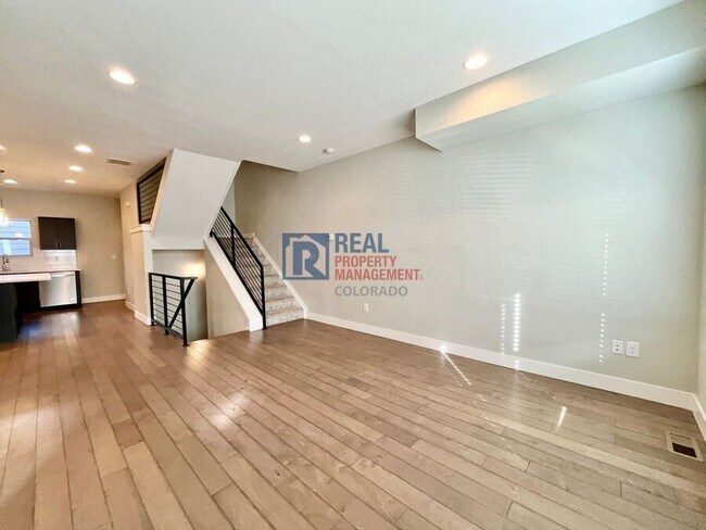 Foto del edificio - 4431 E Jewell Ave