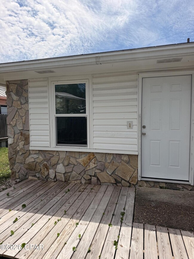 Building Photo - 6218 Hilltop Ave