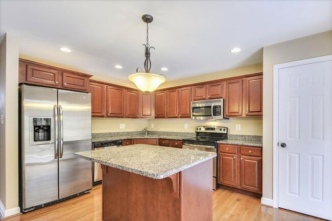 Foto del edificio - Beautifully maintained townhouse in Lake L...