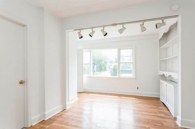 Nice and bright - 17 Cottage St