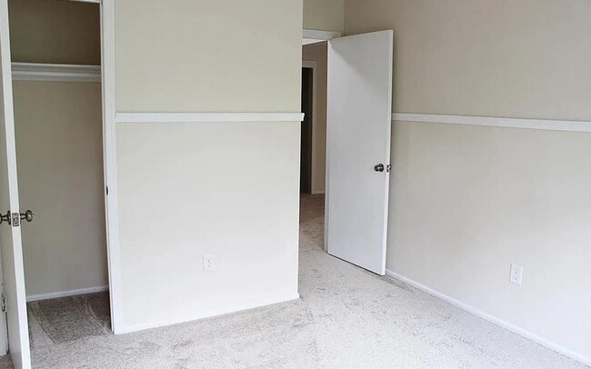 Building Photo - 1512 Green Hollow Dr
