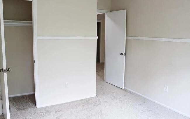 Foto del edificio - 1512 Green Hollow Dr