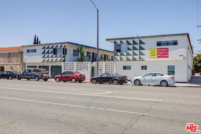 Foto del edificio - 5493 Atlantic Ave