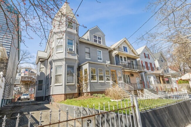 Building Photo - 326 Summer Ave