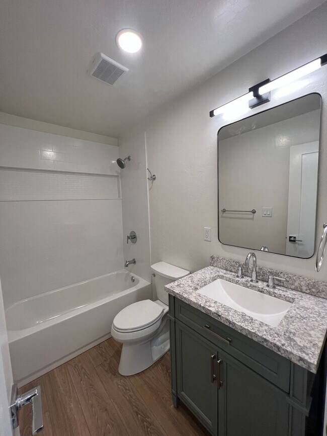 Foto del edificio - **Newly Renovated 2BDRM/1BTH with in unit ...