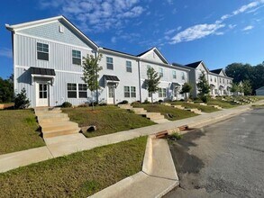 Building Photo - 108 Dogwood Vlg Trl