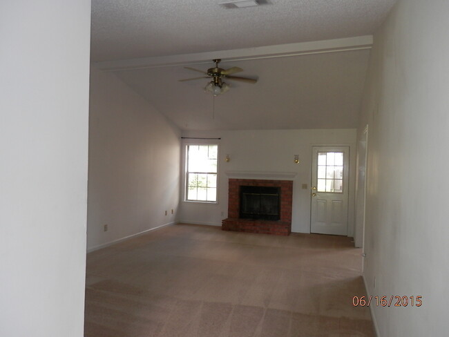 Building Photo - 631 Windhaven Dr