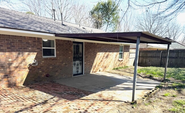 Building Photo - 6475 Yorkshire Rd