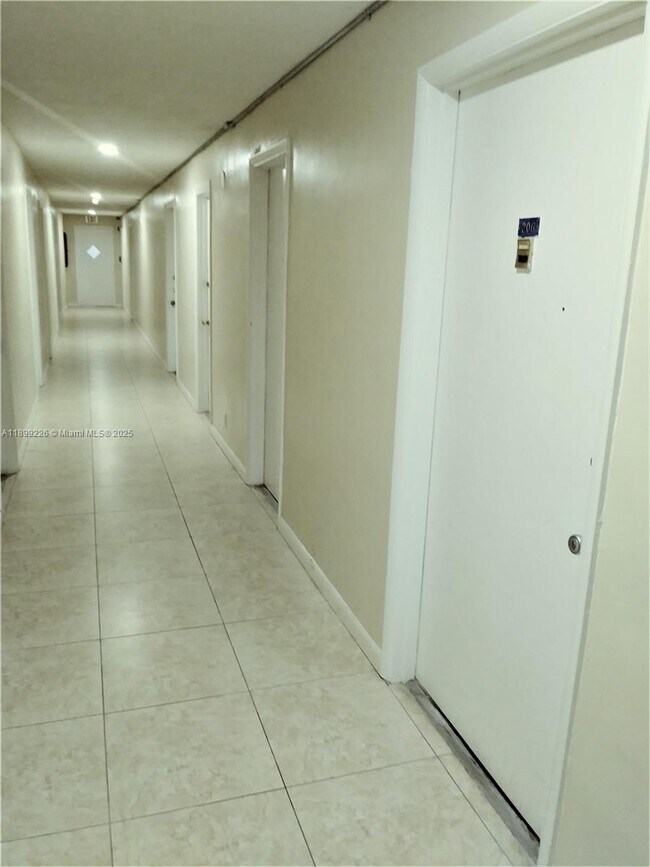 Foto del edificio - 16701 NE 14th Ave